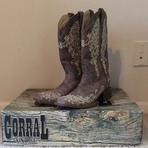 Corral Vintage lace embroidery detail western boots.